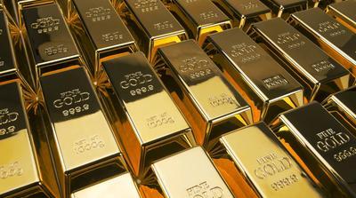 ВО УСЛОВИ НА ЗГОЛЕМЕНИ ВОЕНИ ТЕНЗИИ, златото скокна на највисоко ниво на сите времиња – 2.500 долари